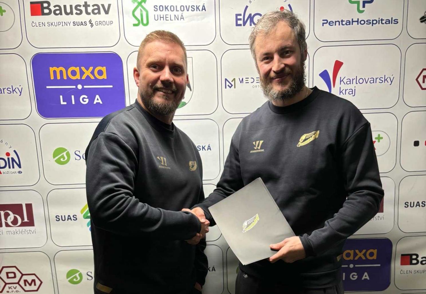 Vladislav Habal podepsal v Sokolově!