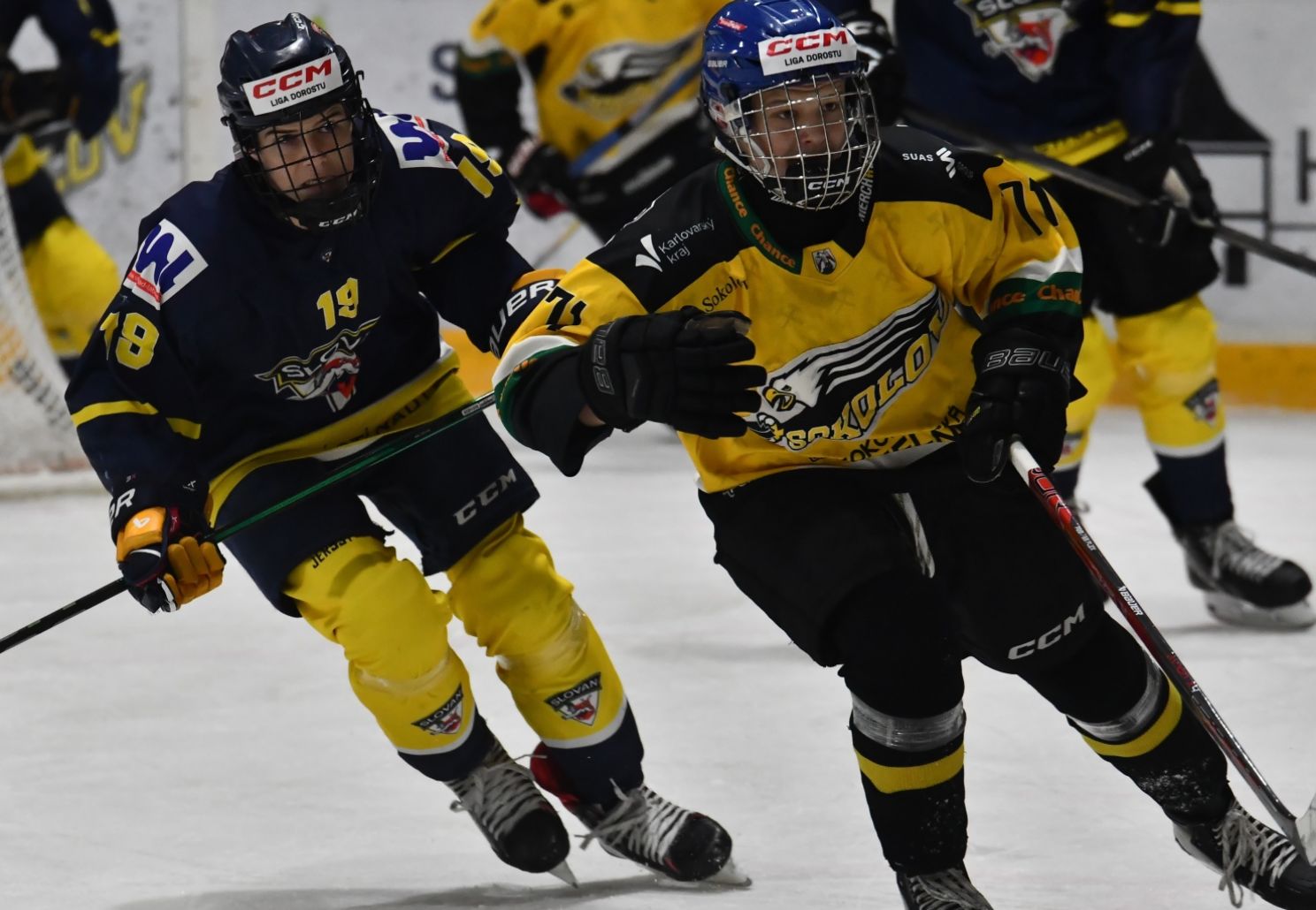Dorostenci zvládli derby, doma však prohráli