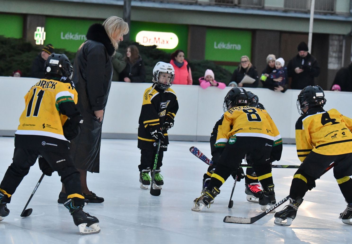 Baníkovci se podíleli na otevření umělého kluziště