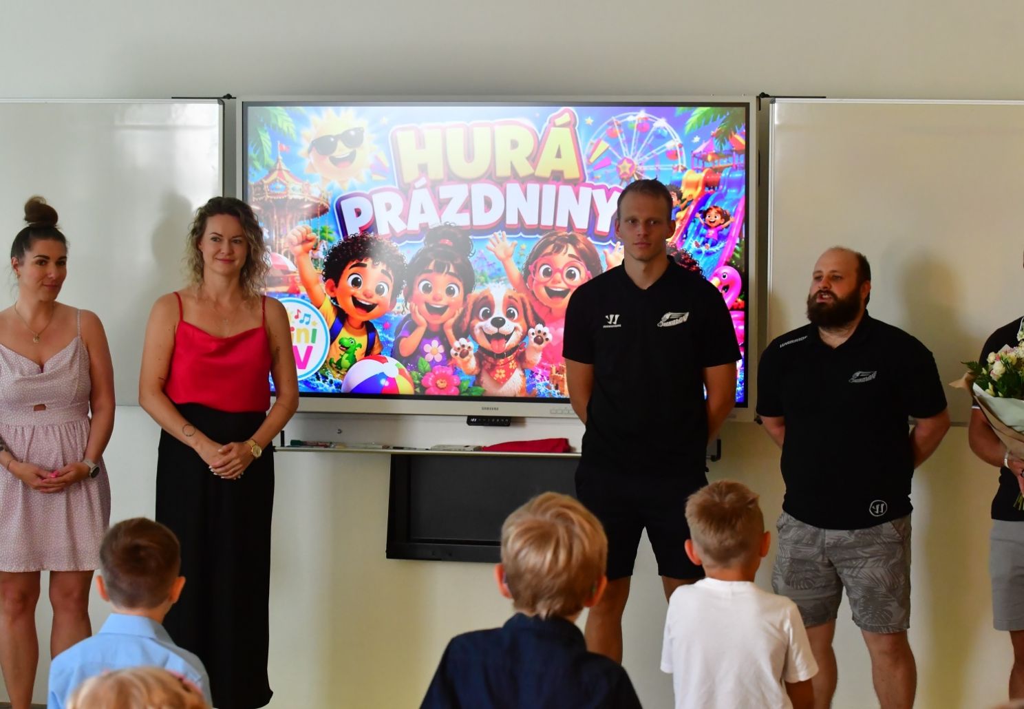 Hráči hokejových tříd byli oceněni při vysvědčení